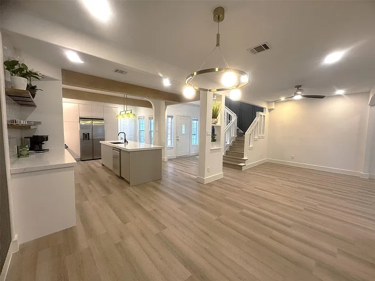 516 S Post Oak Ln #9 — Photo 9