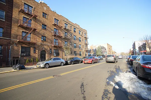 Rented by Norman Raindel, LREB | media 26