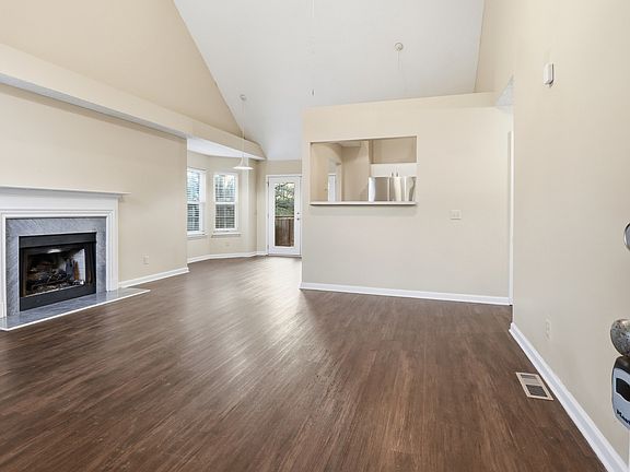 3rd image of 620 Creekfront Dr