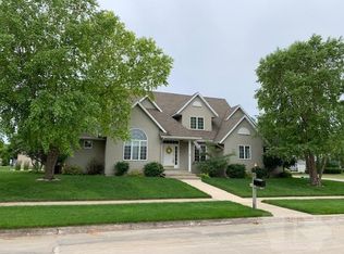 1500 Limestone Ct, Mason City, IA 50401