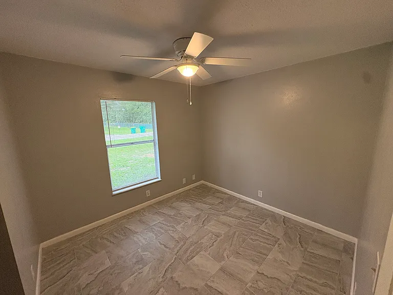 927 Russell Ave — Photo 11