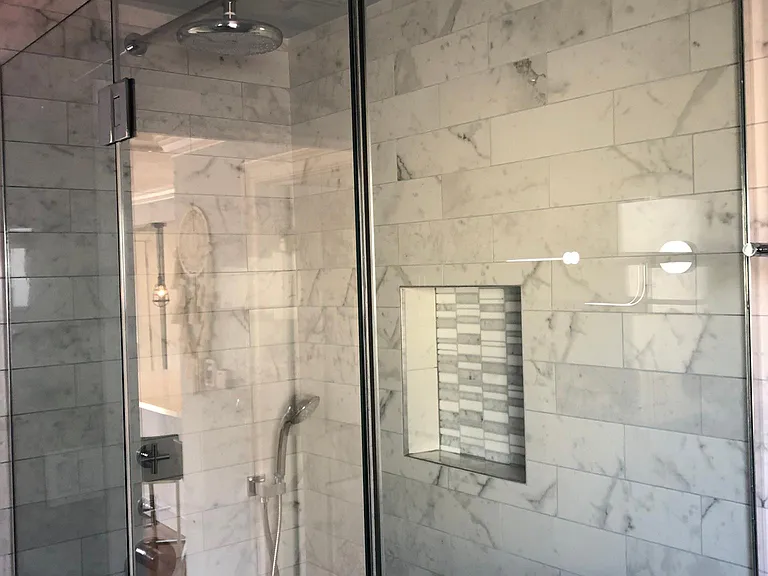 Shower glass with rain shower