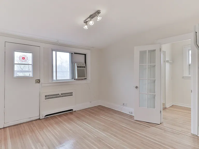 938 Avenue Rd #3 — Photo 15