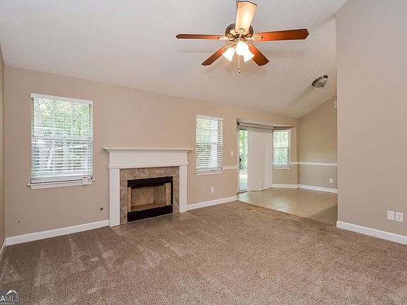 4th image of 330 E Country Woods Dr