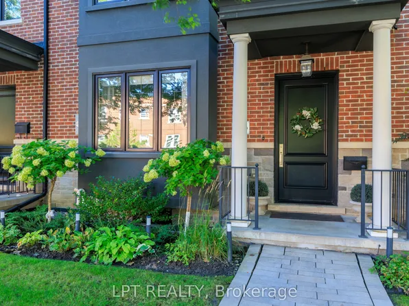 73B Rumsey Rd, Toronto, ON M4G 0C4