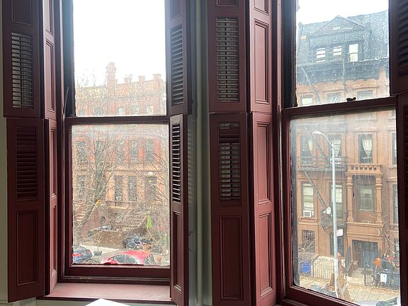 4th image of 170 Hancock St #1