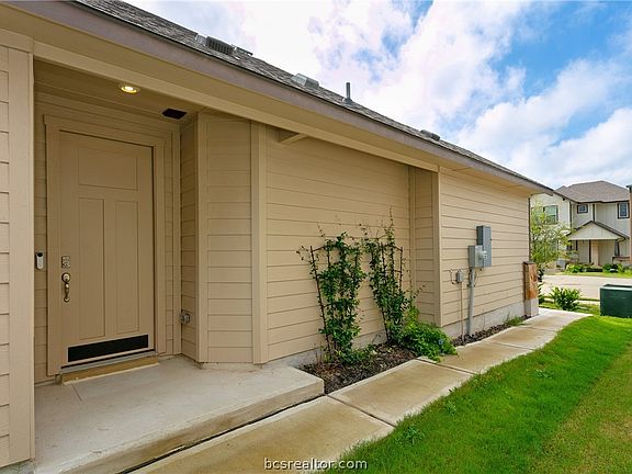 3rd image of 837 Mineral Wells Ln