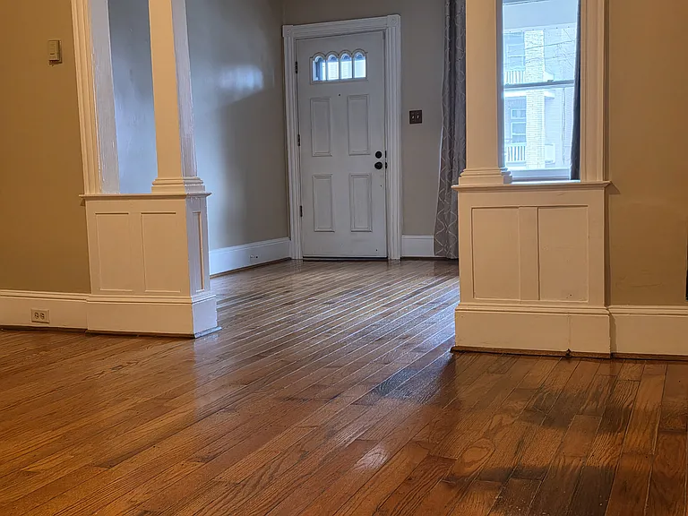 525 E Laurel St — Photo 4