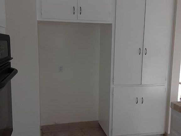4th image of 920 N Inglewood Ave APT 1