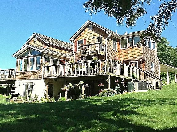 rear view - apartment entrance on ground floor (off-white wa