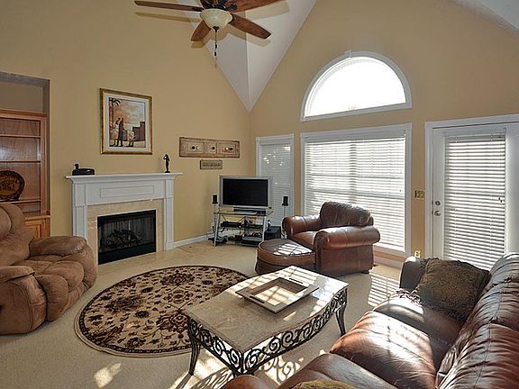 4th image of 8001 Vineyard Ln