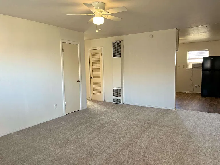 722 W 4th St #B — Photo 3