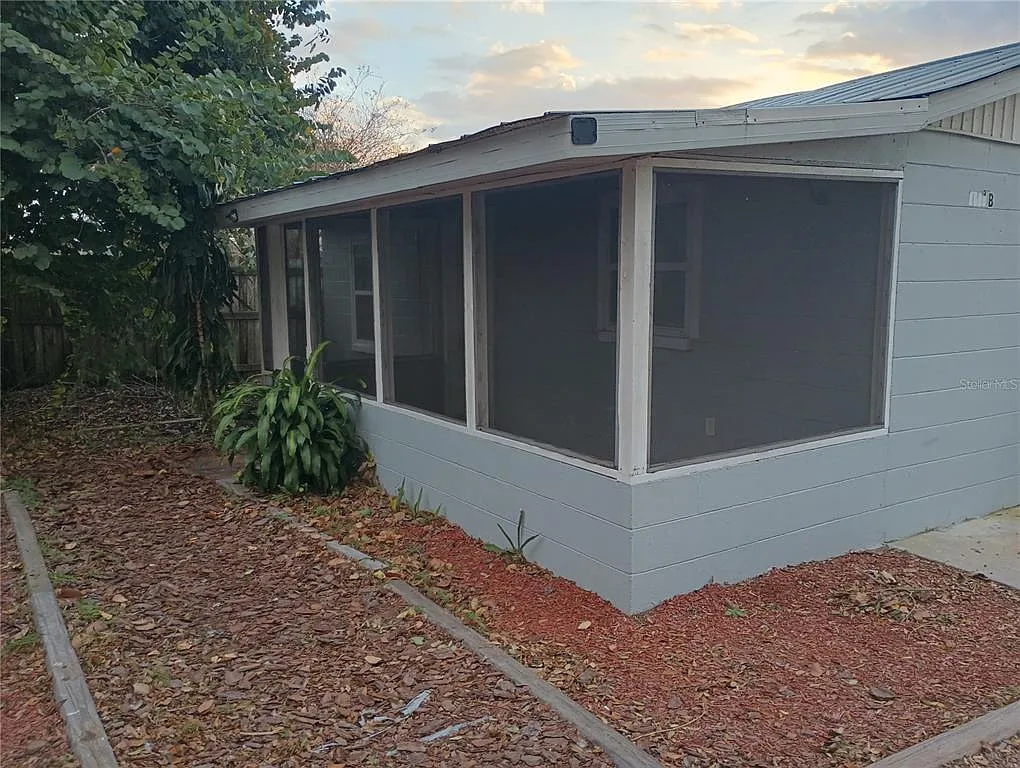 1 bed, 1.0 bath, 650 sqft, $900 — Photo 1