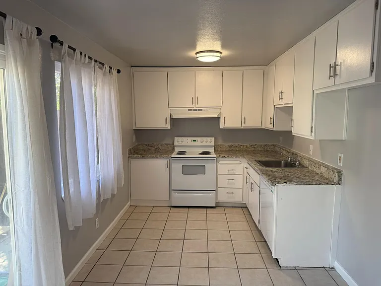 724 Northfield Dr #A — Photo 12