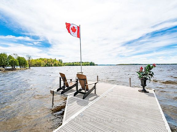 3rd image of 437 Island View Dr