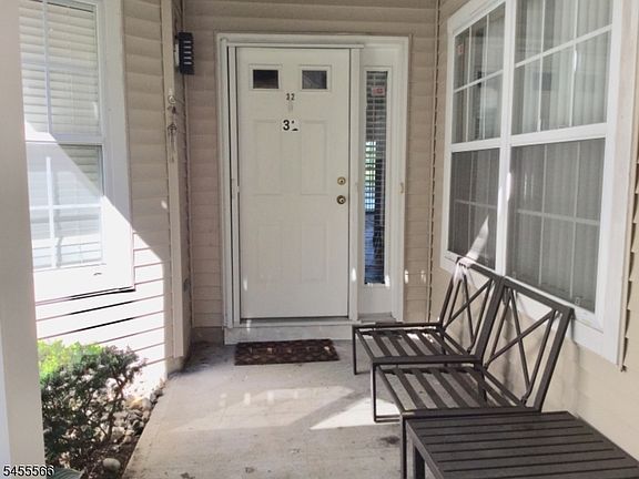 3rd image of 32 Loch Ln