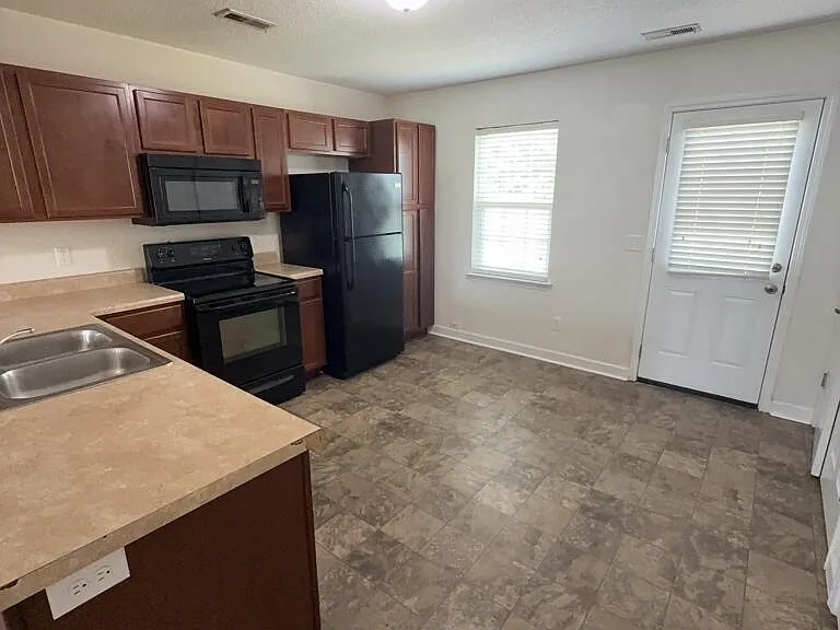 207 Lanieve Ct #10 — Photo 3