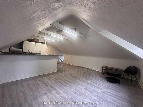 4th image of 737 Avenue Rd #3