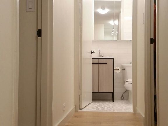 3rd image of 350 W 50th St APT 19G
