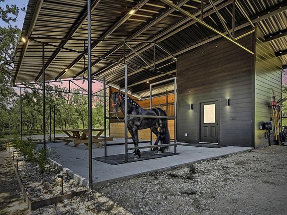 5th image of 387 Corral Rd