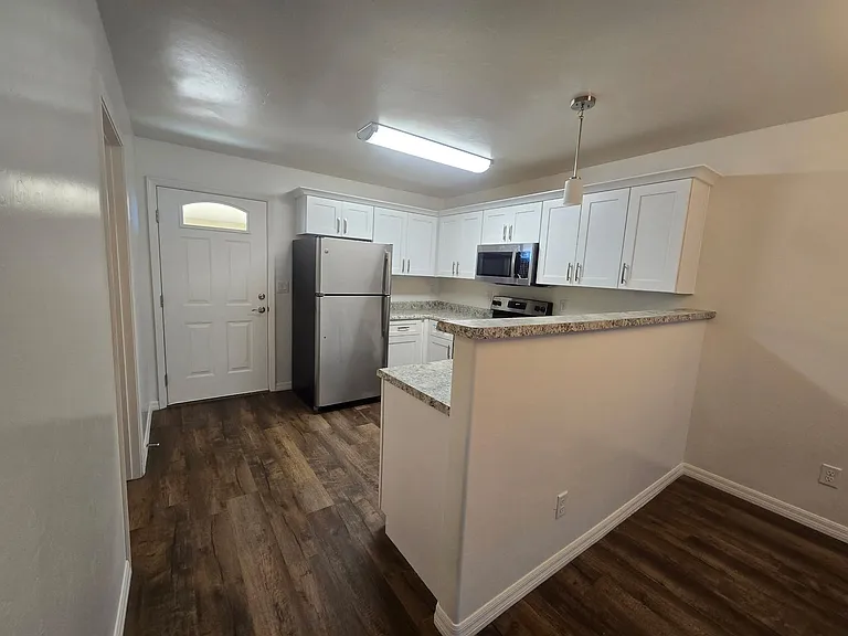 470 Serenity Ct #B — Photo 4