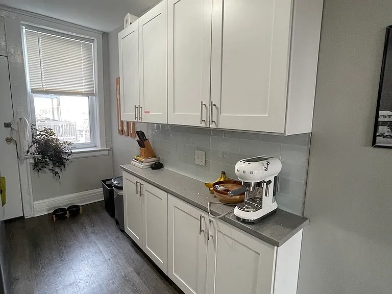 2502 N Rockwell St #G — Photo 7