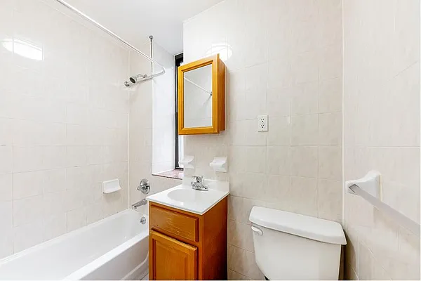 Rented by Douglas Elliman | media 22