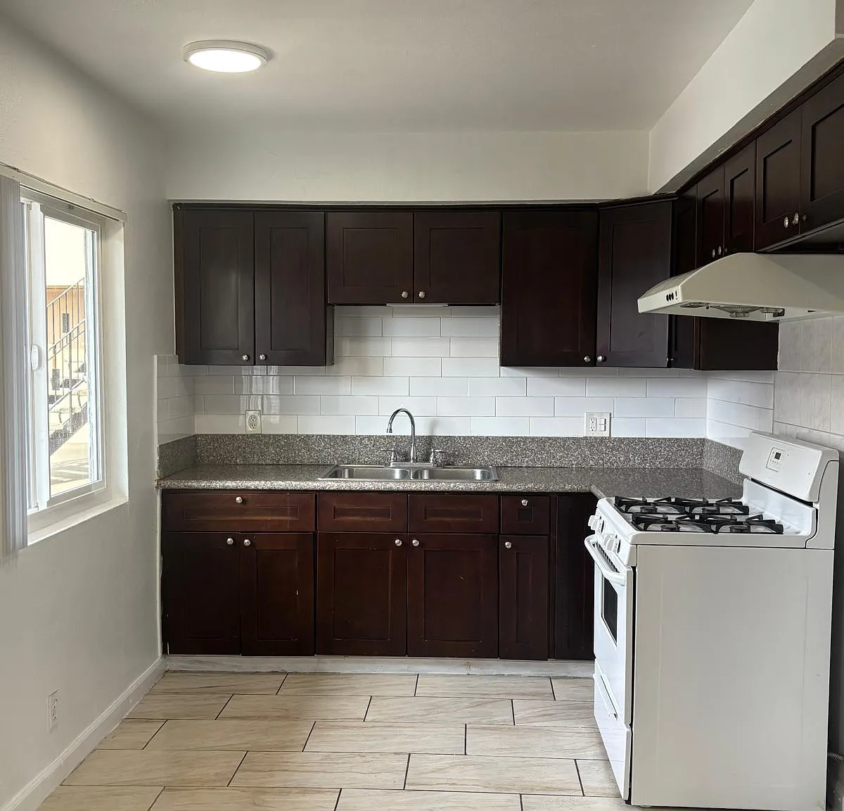 2 bed, 740 sqft, $2,300 — Photo 2