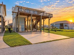 955 Townsend Dr, Crystal Beach, TX 77650