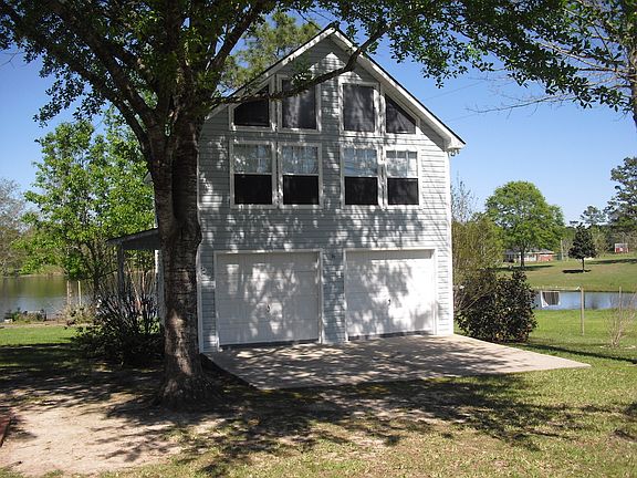Garage with Guest Room