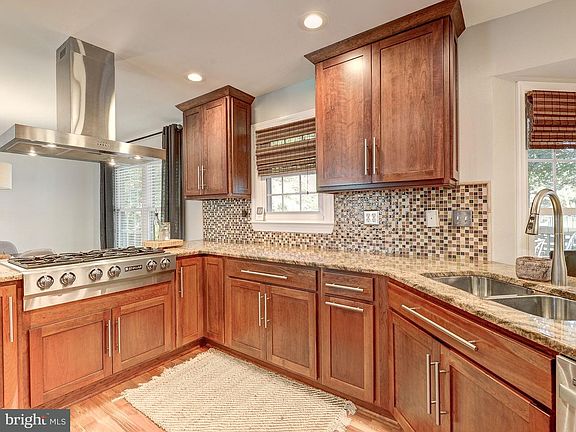3rd image of 13216 Ladybank Ln