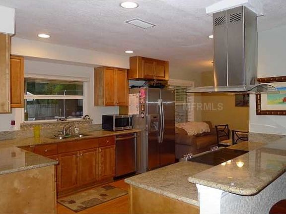 5th image of 1005 Idlewild Dr S