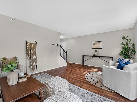 5th image of 28 Wellspring Cir