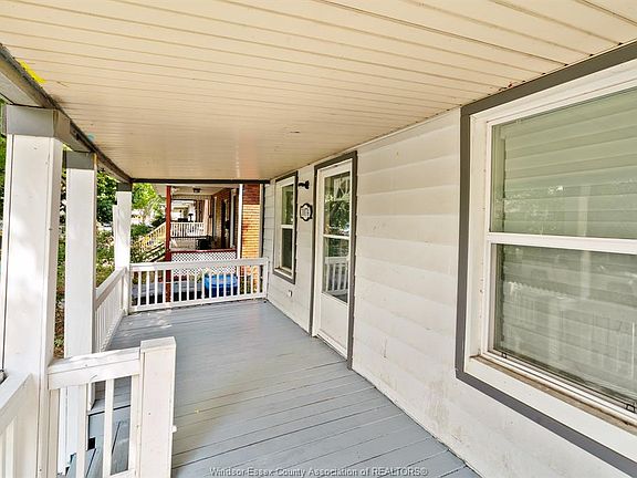 3rd image of 1074 Hickory Rd