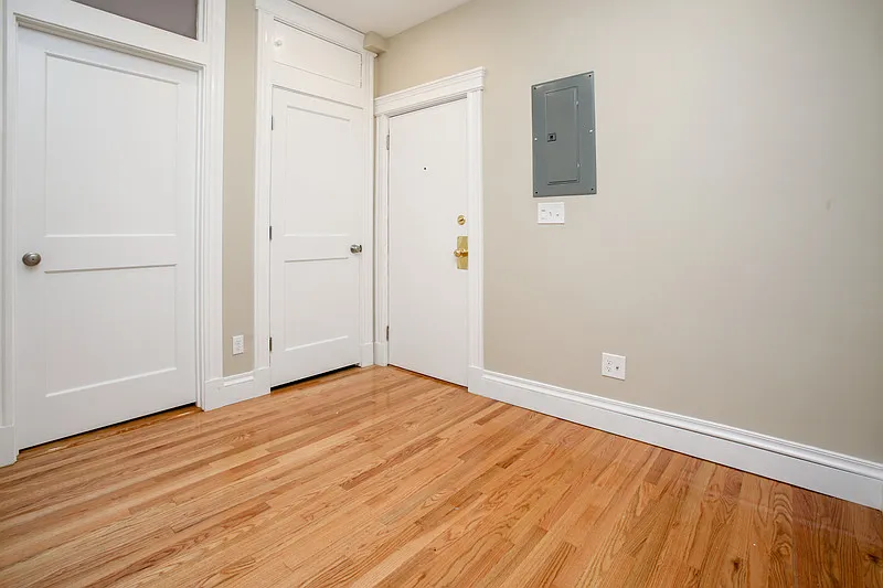 2 bed, 700 sqft, $4,400 — Photo 4