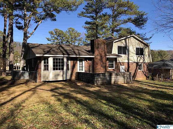 5th image of 622 Versailles Dr SE