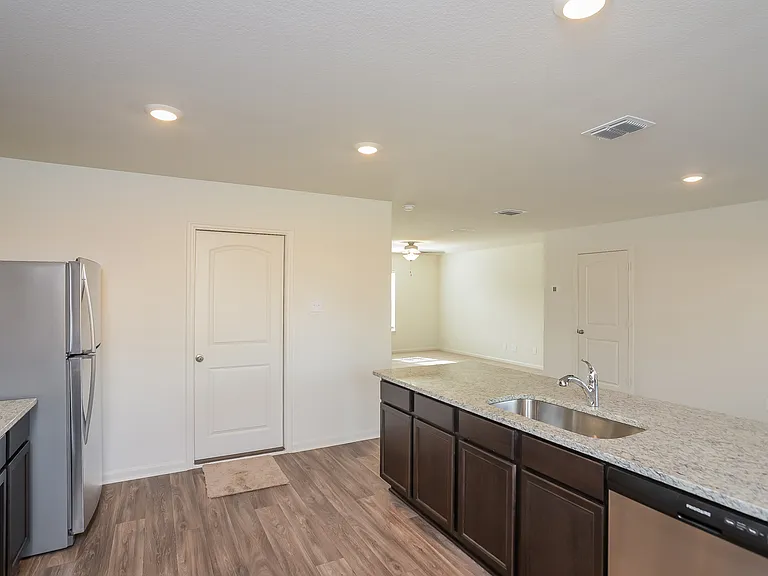 11927 Lake Parker — Photo 6
