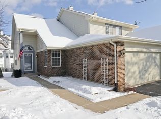 5740 Regency Ct, Gurnee, IL 60031