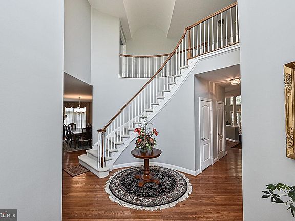 5th image of 9410 Englefield Ct
