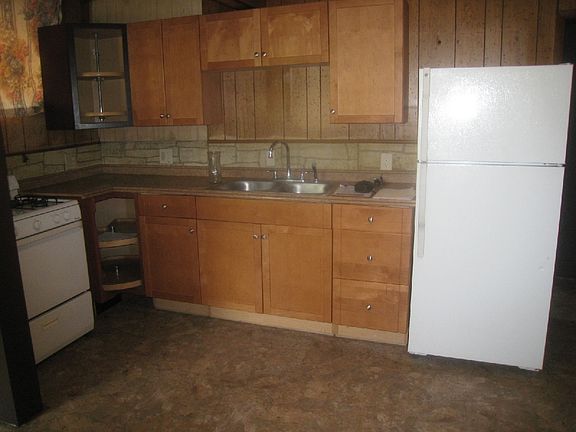 3rd image of 1102 S Main St