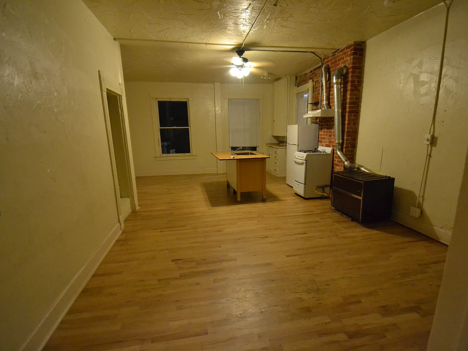1 bed, 600 sqft, $1,300 — Photo 2