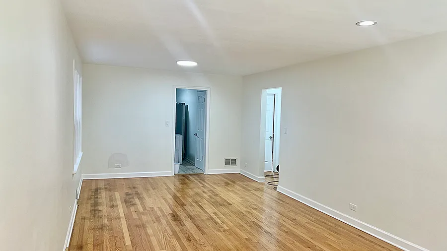 Building Photo - 5346 W Byron St #1