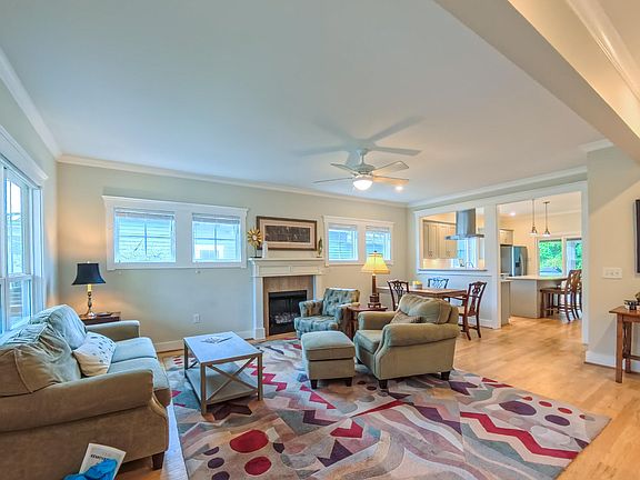 4th image of 729 Lorentello Cir