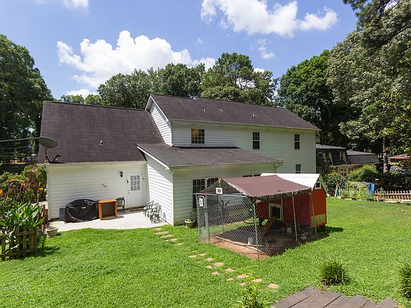 3rd image of 2544 Dukes Cir SE