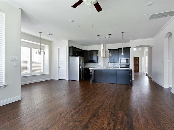 4th image of 2073 Remington Dr