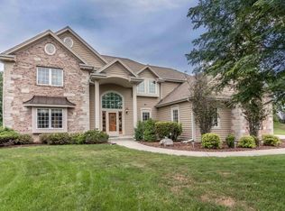 W275N1635 Riverland Dr, Pewaukee, WI 53072