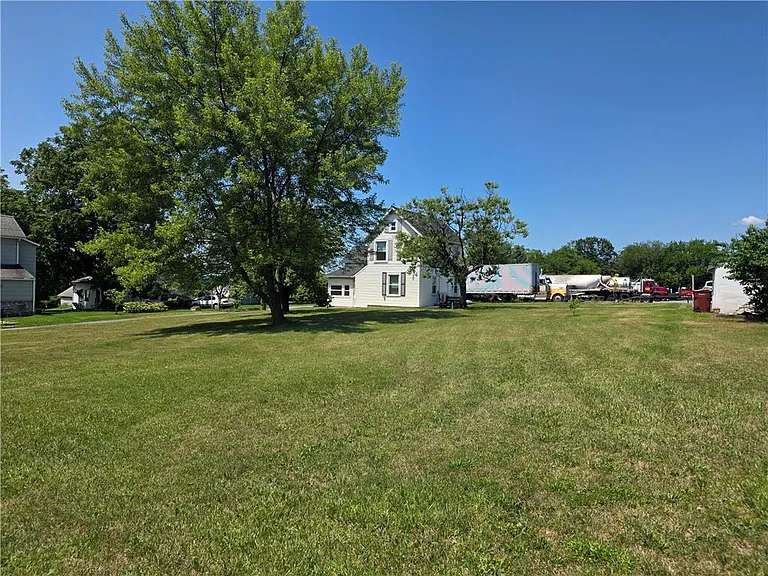 5166 Springmill Rd — Photo 3