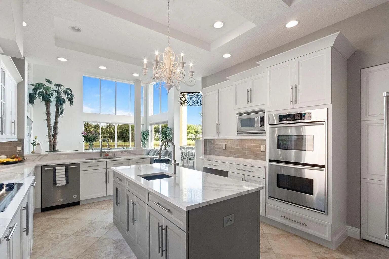 5 bed, 4.5 bath, 4833 sqft, $8,000 — Photo 4