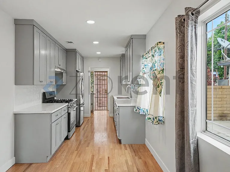 7343 Cloverlawn Dr — Photo 10