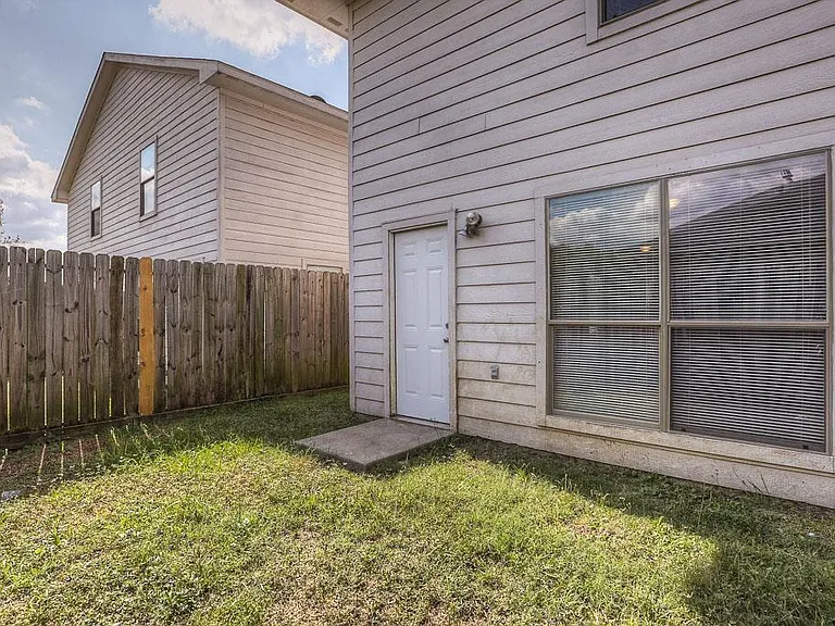 10610 Pine Landing Dr #B — Photo 28